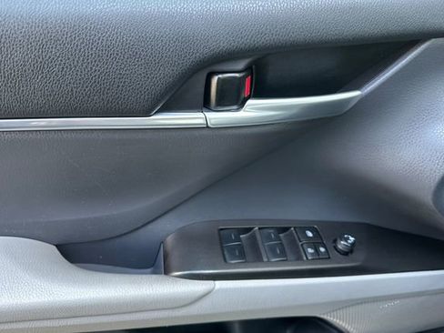 Used 2024 Toyota Camry SE FWD image 11