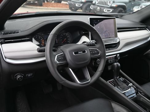 Used 2025 Jeep Compass Limited AWD/4WD image 11