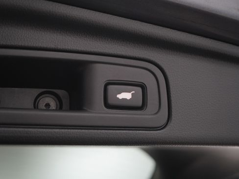 Used 2020 Honda Pilot Touring image 11