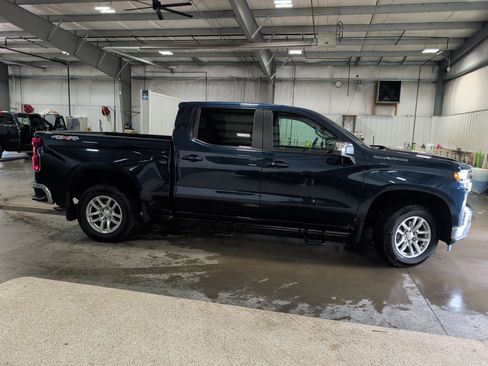 Used 2021 Chevrolet Silverado 1500 LT AWD/4WD image 2