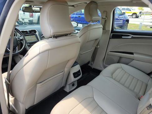 Used 2018 Ford Fusion SE w/ Fusion SE Technology Package FWD image 14