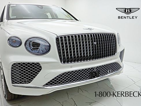 Used 2024 Bentley Bentayga image 16