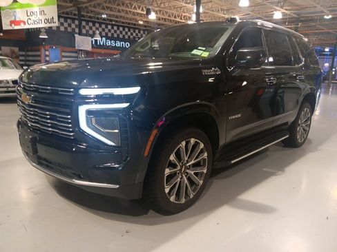 Used 2025 Chevrolet Tahoe High Country w/ Sun And Tow Package AWD/4WD image 3