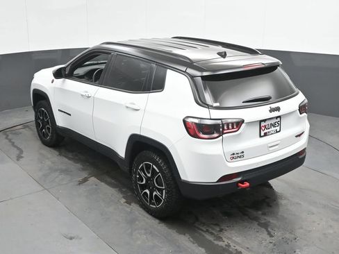 Used 2025 Jeep Compass Trailhawk AWD/4WD image 36