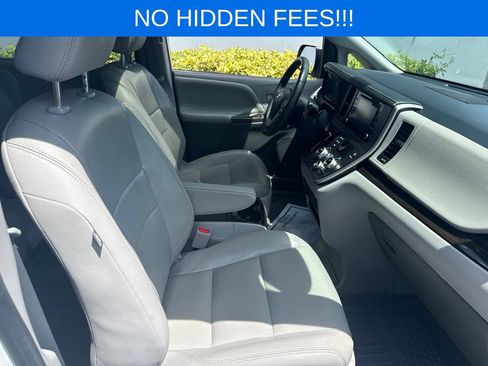 Used 2020 Toyota Sienna XLE FWD image 21