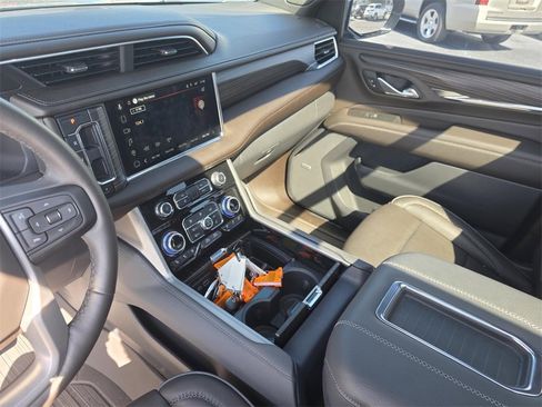 Used 2024 GMC Yukon Denali w/ Denali Reserve Package image 22