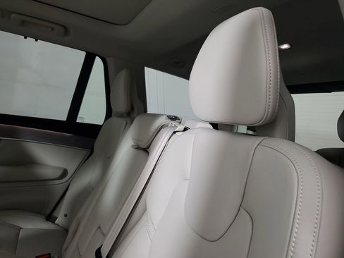 New 2026 Volvo XC90 T8 Ultra w/ Protection Package Premier AWD/4WD image 13