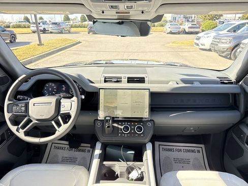 New 2026 Land Rover Defender 130 X-Dynamic SE image 19