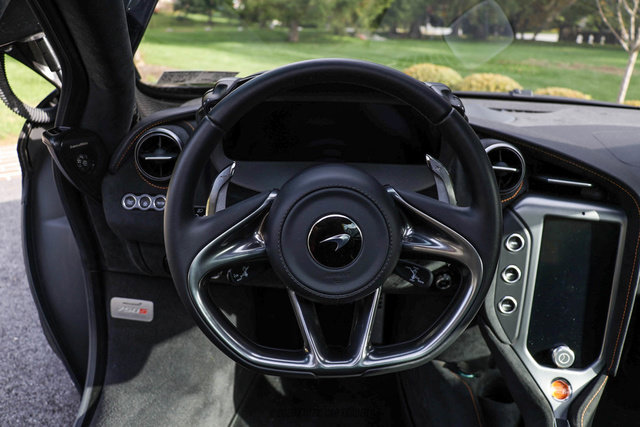 Used 2025 McLaren 750S RWD image 19