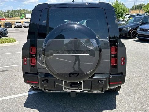 New 2025 Land Rover Defender 130 X-Dynamic SE image 5