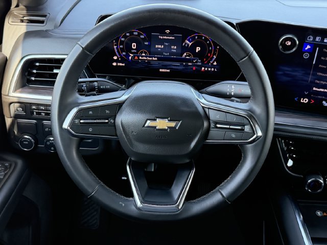 Used 2025 Chevrolet Suburban LT RWD image 12