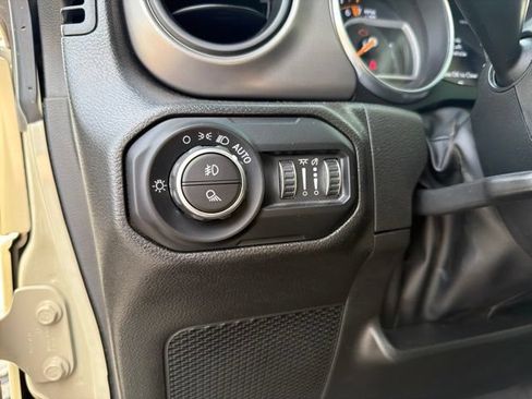 Used 2022 Jeep Gladiator Sport AWD/4WD image 12