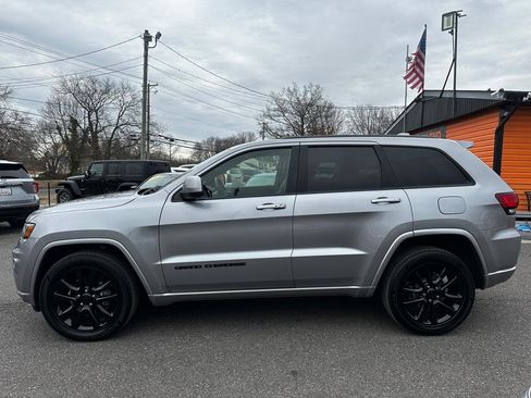 Used 2018 Jeep Grand Cherokee Altitude image 8