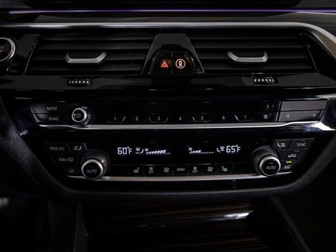 Used 2022 BMW 530e w/ Premium Package image 29