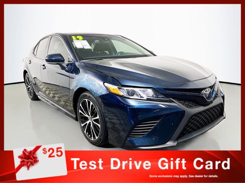 Used 2019 Toyota Camry SE w/ Convenience Package image 1