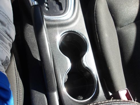 Used 2014 Dodge Avenger SE image 15