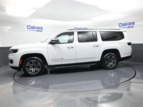 Used 2024 Jeep Wagoneer L Series II w/ Flexible Seating Group image 4