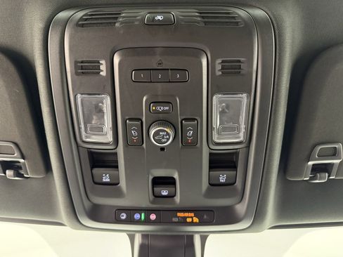 Used 2021 GMC Yukon Denali w/ Denali Premium Package image 20