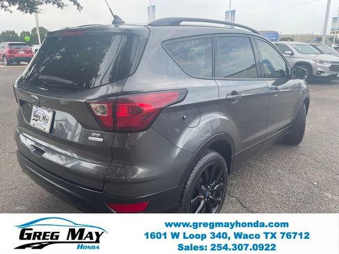 Used 2019 Ford Escape SE FWD image 3