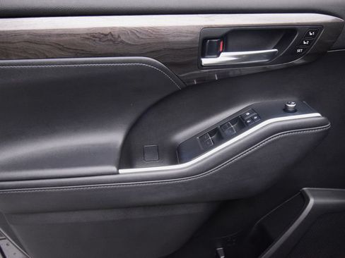 Used 2020 Toyota Highlander Platinum AWD/4WD image 28