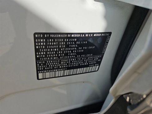 Used 2024 Volkswagen Tiguan SE image 30