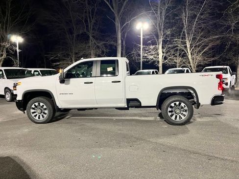 Used 2025 Chevrolet Silverado 2500 Custom w/ Custom Convenience Package image 11