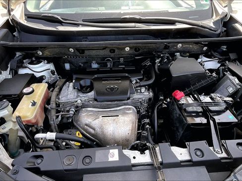 Used 2017 Toyota RAV4 LE FWD image 31