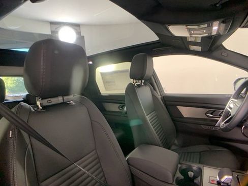 New 2025 Land Rover Discovery Sport Dynamic SE image 36