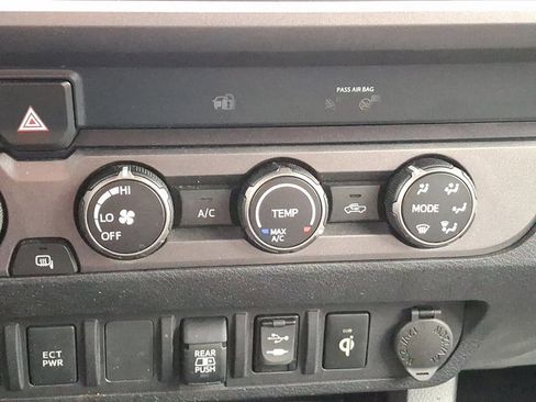 Used 2019 Toyota Tacoma TRD Off-Road image 15