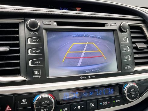 Used 2015 Toyota Highlander Limited FWD image 26