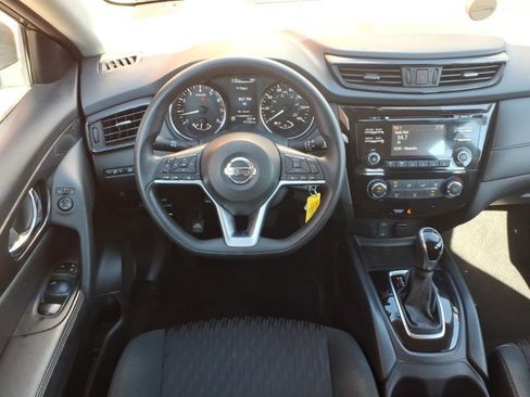 Used 2017 Nissan Rogue S AWD/4WD image 4