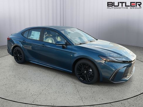 New 2026 Toyota Camry SE FWD image 7