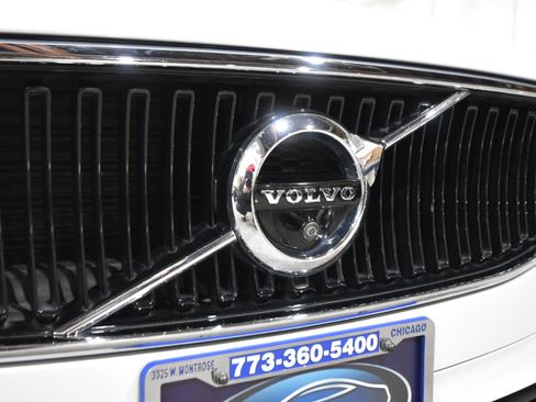 Used 2017 Volvo S90 T6 Momentum w/ Vision Package image 3