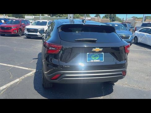 Used 2025 Chevrolet Trax LS w/ LS Convenience Package FWD image 7