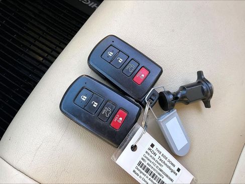 Used 2018 Toyota Highlander XLE image 14