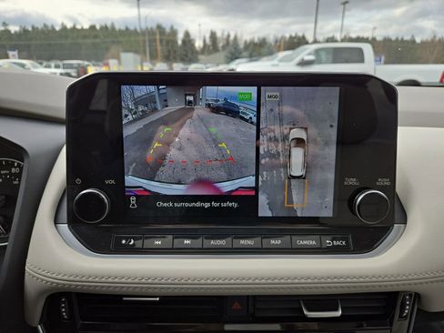 Used 2023 Nissan Rogue SL w/ SL Premium Package image 25