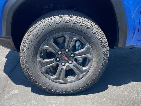 New 2025 GMC Canyon Elevation w/ Convenience Package image 9