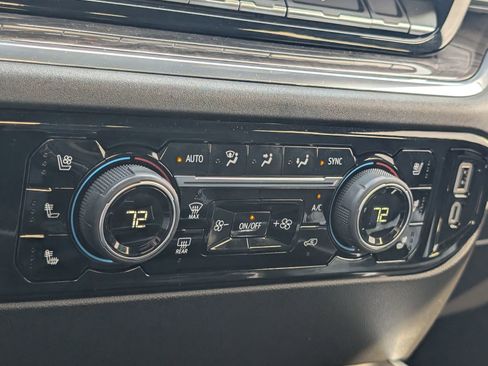 Used 2025 Chevrolet Silverado 2500 LTZ w/ LTZ Plus Package image 16