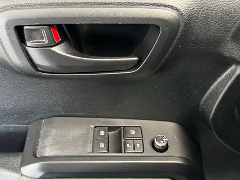 Used 2017 Toyota Tacoma SR RWD image 12