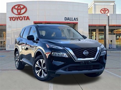 Used 2023 Nissan Rogue SV image 1