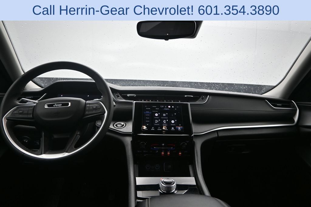 Used 2023 Jeep Grand Cherokee L Laredo RWD image 19