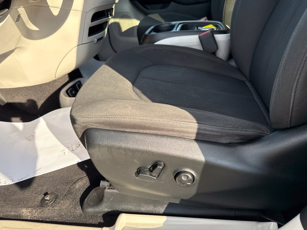 Used 2018 Chrysler Pacifica Touring Plus w/ Tire & Wheel Group FWD image 25