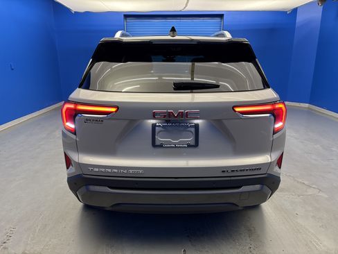 Used 2025 GMC Terrain Elevation w/ Elevation Premium Package AWD/4WD image 6