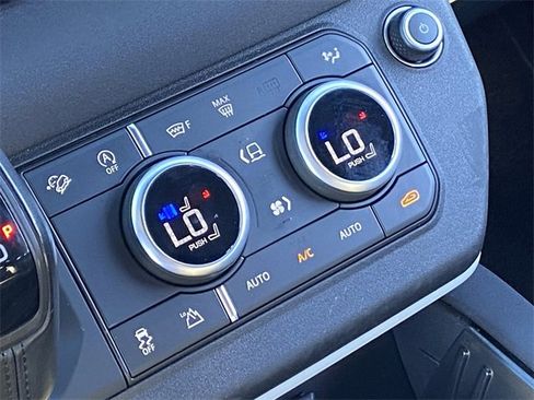 Used 2023 Land Rover Defender 110 X-Dynamic SE image 16