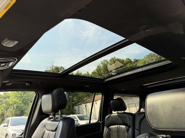 Used 2022 Jeep Wagoneer Series I w/ Convenience Group I AWD/4WD image 2