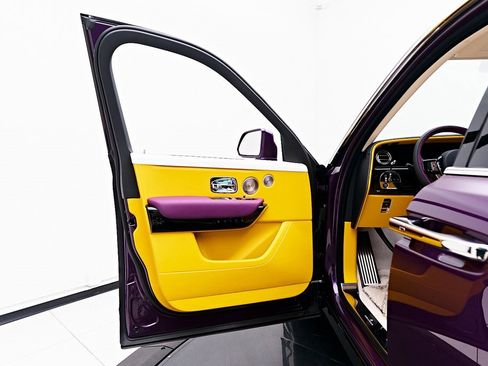 Used 2025 Rolls-Royce Cullinan image 36