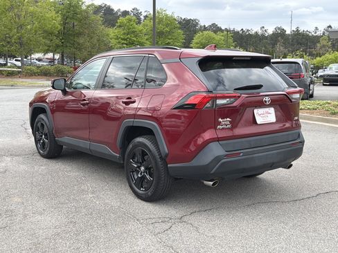 Used 2020 Toyota RAV4 XLE image 4