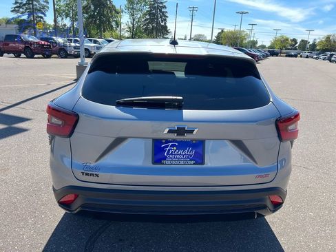 Certified 2024 Chevrolet Trax RS w/ Sunroof Package FWD image 4