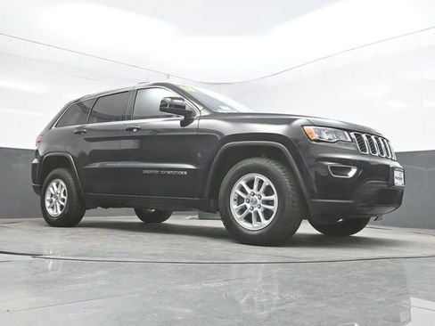 Used 2018 Jeep Grand Cherokee Laredo AWD/4WD image 32