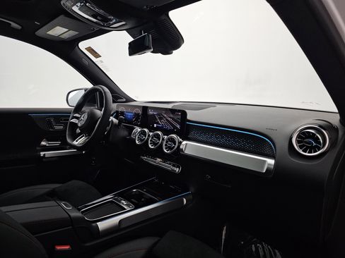 Used 2025 Mercedes-Benz GLB 35 AMG 4MATIC image 17